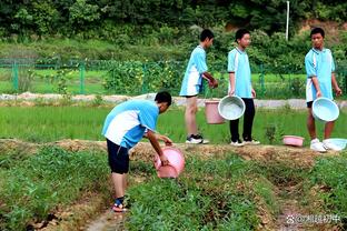 手感不佳！杰伦-格林半场12投4中得到8分4板 三分2中0