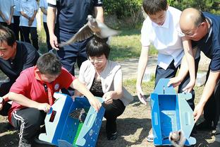 杜兰特：期待看到哈利伯顿的未来 他是那种中小学生会仰慕的控卫